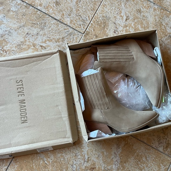 Steve Madden Genuine Leather Point Toe Western Cowboy Heeled Ankle Boot Booties - Picture 4 of 17